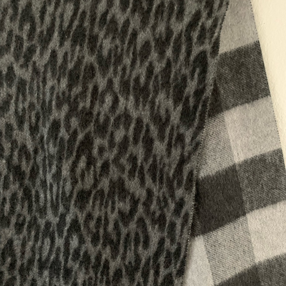 CASHMERES Double Sided Scarf Animal Plaid Print - Picture 5 of 16